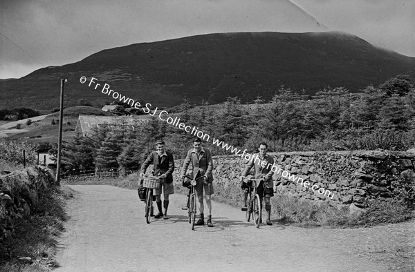 CYCLISTS  OLLIS AND FRIENDS ON TOUR